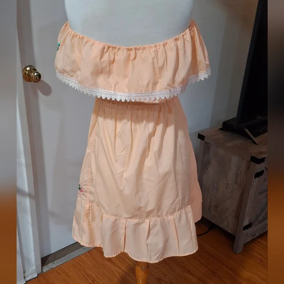 Mexican Embroidered Off-Shoulder Dress - Picture 6 of 8